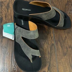 AeroSoft Gray and Black Sandals